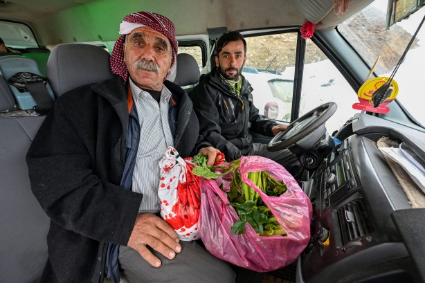 Foto - Van'ın Bahçesaray ilçesinde kar esareti altında RAMAZAN sevinci fotoğraflara böyle yansıdı! "Her yer kar, çok zor şartlarda yaşıyoruz"