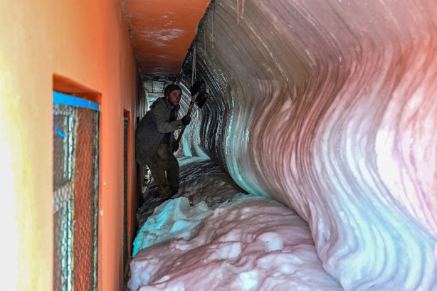 Foto - Van'ın Bahçesaray ilçesinde kar esareti altında RAMAZAN sevinci fotoğraflara böyle yansıdı! "Her yer kar, çok zor şartlarda yaşıyoruz"