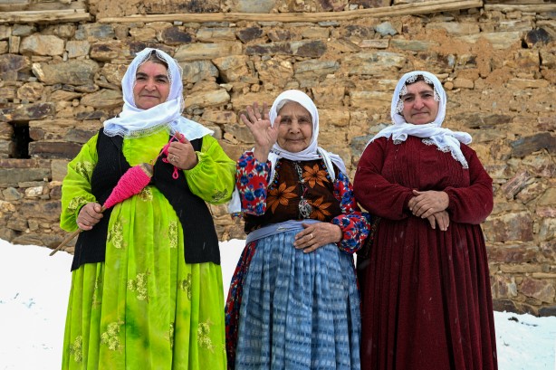 Foto - Van'ın Bahçesaray ilçesinde kar esareti altında RAMAZAN sevinci fotoğraflara böyle yansıdı! "Her yer kar, çok zor şartlarda yaşıyoruz"