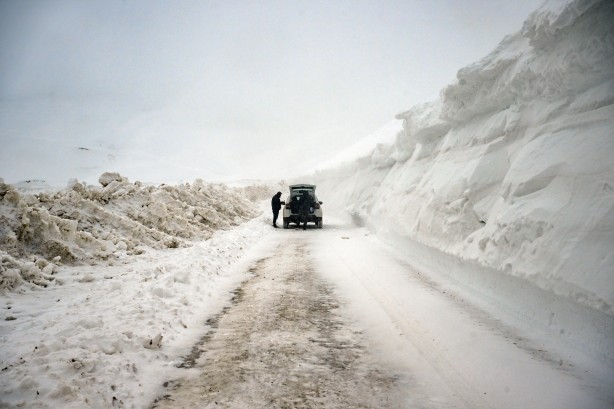 Foto - Van'ın Bahçesaray ilçesinde kar esareti altında RAMAZAN sevinci fotoğraflara böyle yansıdı! "Her yer kar, çok zor şartlarda yaşıyoruz"