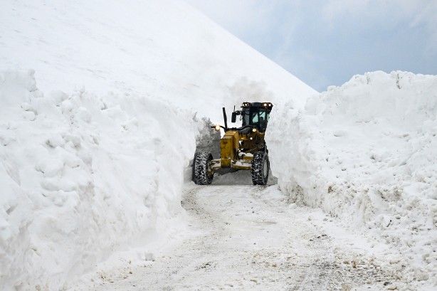 Foto - Van'ın Bahçesaray ilçesinde kar esareti altında RAMAZAN sevinci fotoğraflara böyle yansıdı! "Her yer kar, çok zor şartlarda yaşıyoruz"