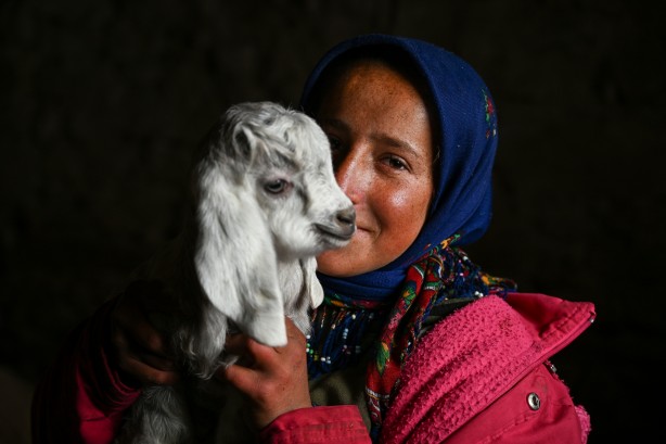 Foto - Van'ın Bahçesaray ilçesinde kar esareti altında RAMAZAN sevinci fotoğraflara böyle yansıdı! "Her yer kar, çok zor şartlarda yaşıyoruz"