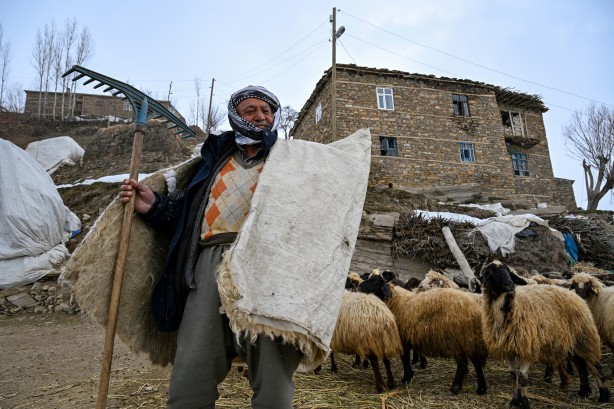 Foto - Van'ın Bahçesaray ilçesinde kar esareti altında RAMAZAN sevinci fotoğraflara böyle yansıdı! "Her yer kar, çok zor şartlarda yaşıyoruz"