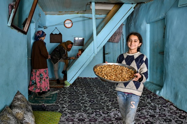 Foto - Van'ın Bahçesaray ilçesinde kar esareti altında RAMAZAN sevinci fotoğraflara böyle yansıdı! "Her yer kar, çok zor şartlarda yaşıyoruz"