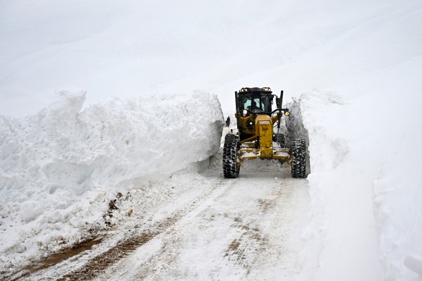 Foto - Van'ın Bahçesaray ilçesinde kar esareti altında RAMAZAN sevinci fotoğraflara böyle yansıdı! "Her yer kar, çok zor şartlarda yaşıyoruz"