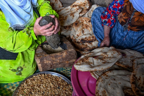 Foto - Van'ın Bahçesaray ilçesinde kar esareti altında RAMAZAN sevinci fotoğraflara böyle yansıdı! "Her yer kar, çok zor şartlarda yaşıyoruz"
