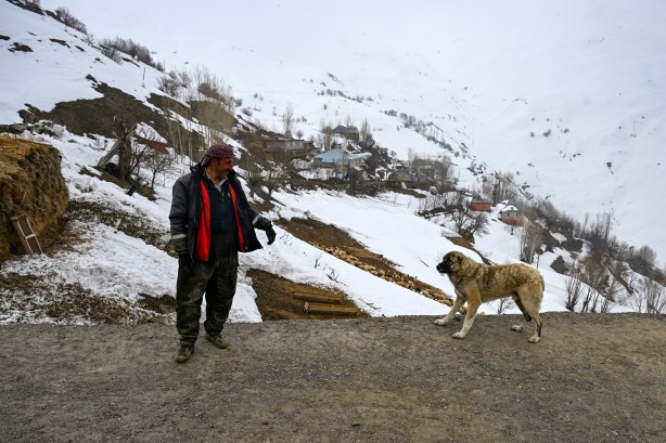 Foto - Van'ın Bahçesaray ilçesinde kar esareti altında RAMAZAN sevinci fotoğraflara böyle yansıdı! "Her yer kar, çok zor şartlarda yaşıyoruz"