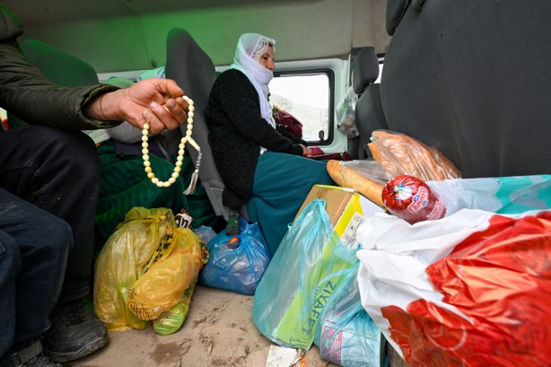 Foto - Van'ın Bahçesaray ilçesinde kar esareti altında RAMAZAN sevinci fotoğraflara böyle yansıdı! "Her yer kar, çok zor şartlarda yaşıyoruz"