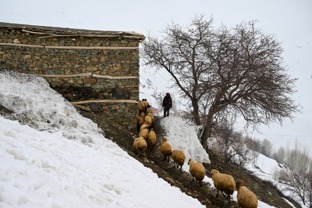 Foto - Van'ın Bahçesaray ilçesinde kar esareti altında RAMAZAN sevinci fotoğraflara böyle yansıdı! "Her yer kar, çok zor şartlarda yaşıyoruz"