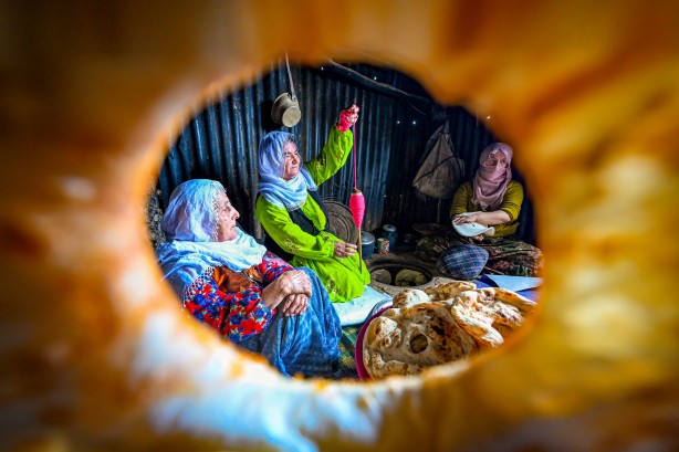 Foto - Van'ın Bahçesaray ilçesinde kar esareti altında RAMAZAN sevinci fotoğraflara böyle yansıdı! "Her yer kar, çok zor şartlarda yaşıyoruz"