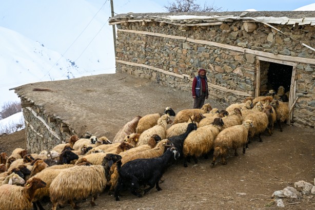 Foto - Van'ın Bahçesaray ilçesinde kar esareti altında RAMAZAN sevinci fotoğraflara böyle yansıdı! "Her yer kar, çok zor şartlarda yaşıyoruz"