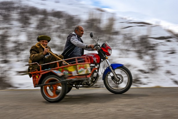 Foto - Van'ın Bahçesaray ilçesinde kar esareti altında RAMAZAN sevinci fotoğraflara böyle yansıdı! "Her yer kar, çok zor şartlarda yaşıyoruz"