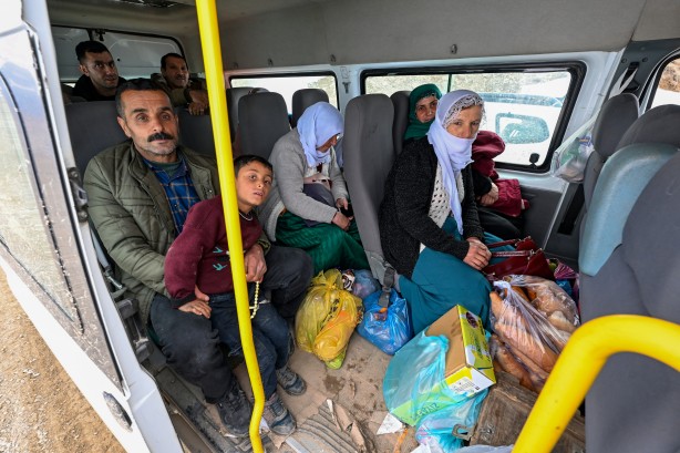 Foto - Van'ın Bahçesaray ilçesinde kar esareti altında RAMAZAN sevinci fotoğraflara böyle yansıdı! "Her yer kar, çok zor şartlarda yaşıyoruz"