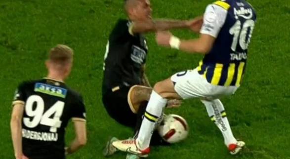 VAR nerede? Hiç hesapta olmayan puan kaybı! İptal edildi: Yeni bir ivmenin habercisi olabilir: Akıl almaz kararlar…