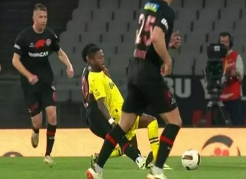 VAR'ın ses getirecek adımlarını yorumladılar! İşte Karagümrük-Fenerbahçe tartışmalı pozisyon kararları...