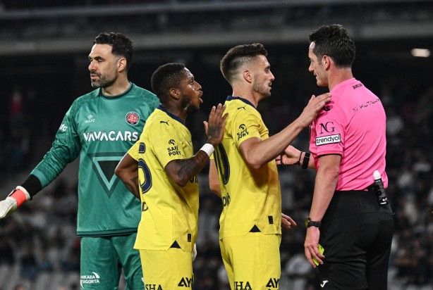 Foto - VAR'ın ses getirecek adımlarını yorumladılar! İşte Karagümrük-Fenerbahçe tartışmalı pozisyon kararları...