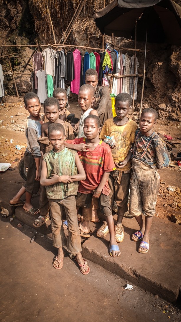 Foto - Varlık içinde yokluk! Gine’de yürek burkan görüntüler