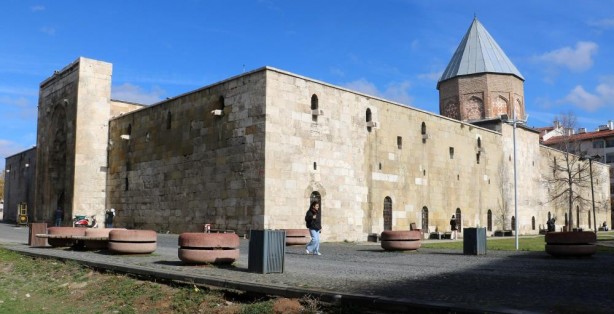 Foto - Vasiyeti ne zaman yerine getirilecek? Selçuklu sultanı hala bekliyor