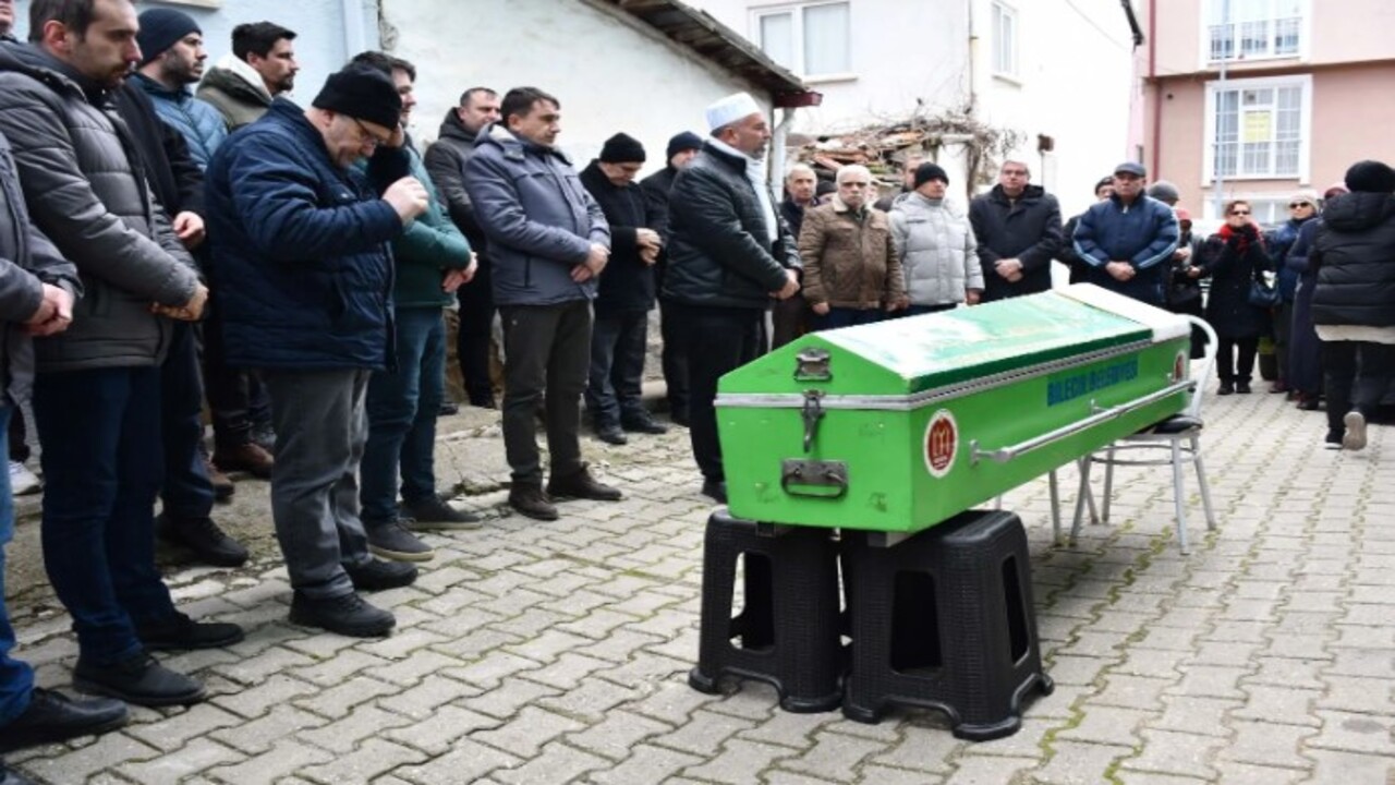 Foto - Vasiyeti yerine geldi! Tabutu 'Murat 124' ile taşındı