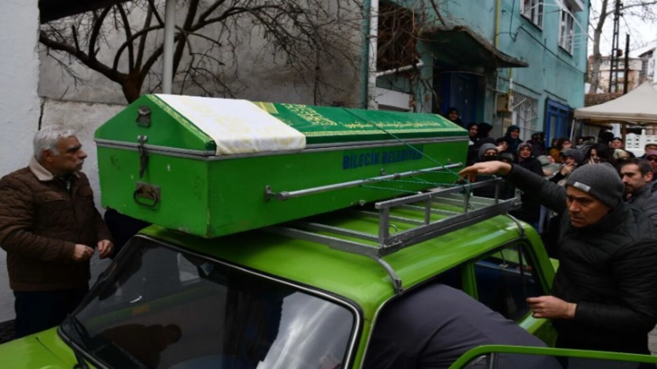 Foto - Vasiyeti yerine geldi! Tabutu 'Murat 124' ile taşındı