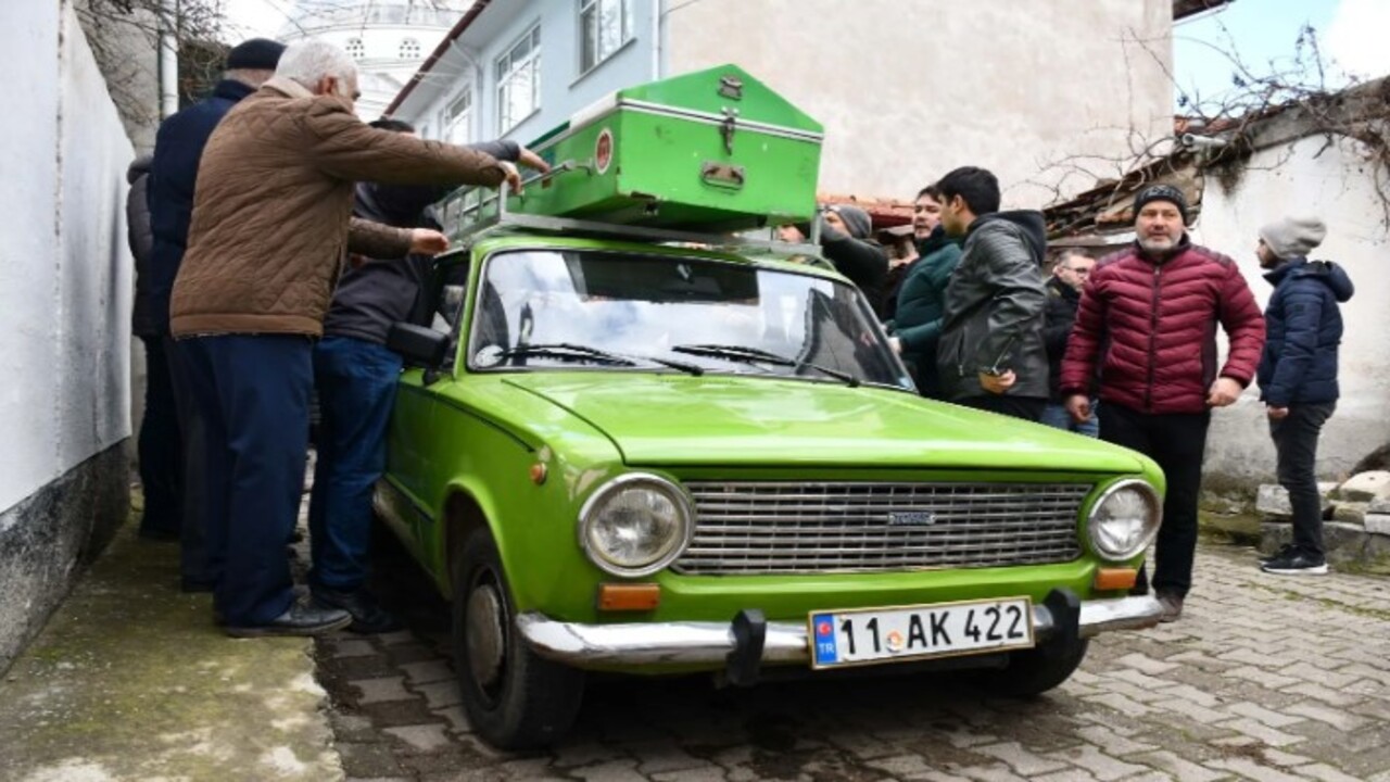Vasiyeti yerine geldi! Tabutu 'Murat 124' ile taşındı