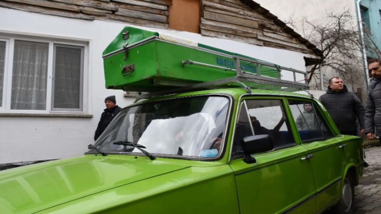 Foto - Vasiyeti yerine geldi! Tabutu 'Murat 124' ile taşındı