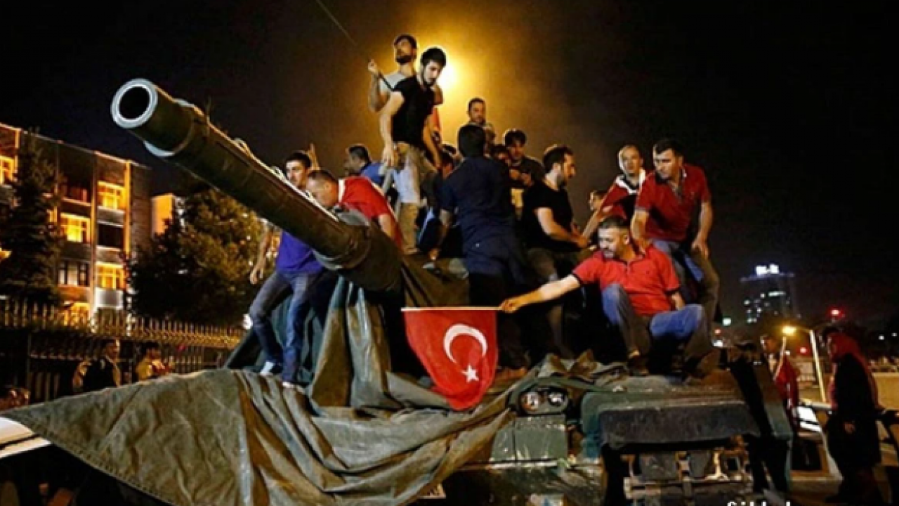 Foto - Vatan haini kimdir, Vatansever kimdir? Bir bir açıklıyoruz! Yücel Kaya