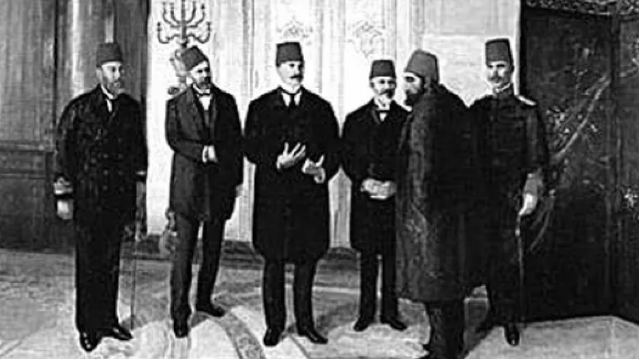 Foto - Vatan haini kimdir, Vatansever kimdir? Bir bir açıklıyoruz! Yücel Kaya