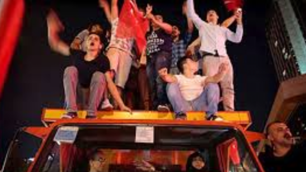 Foto - Vatan haini kimdir, Vatansever kimdir? Bir bir açıklıyoruz! Yücel Kaya