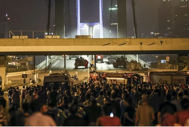 Foto - Vatana ve şehitlere ihanet! Lağım çukuru Ekşi'de küstah 15 Temmuz paylaşımları