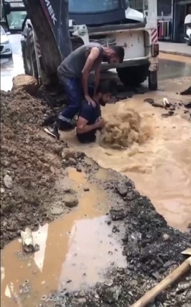 Foto - Vatandaş İSKİ’deki son durumu böyle özetledi! ‘Millet aya gidiyor bizim millet yaya gidiyor’