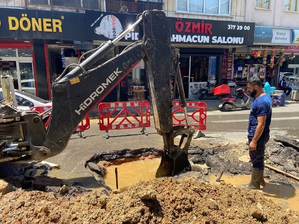 Foto - Vatandaş İSKİ’deki son durumu böyle özetledi! ‘Millet aya gidiyor bizim millet yaya gidiyor’