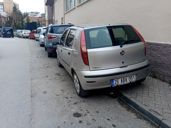 Foto - Vatandaş isyanda! Yürüyecek kaldırım yok