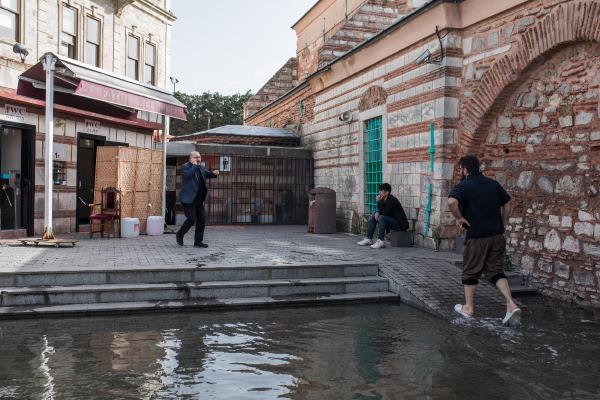 Foto - Vatandaş mağdur oldu, tarihi camiyi denizanaları bastı!