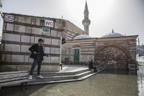 Foto - Vatandaş mağdur oldu, tarihi camiyi denizanaları bastı!