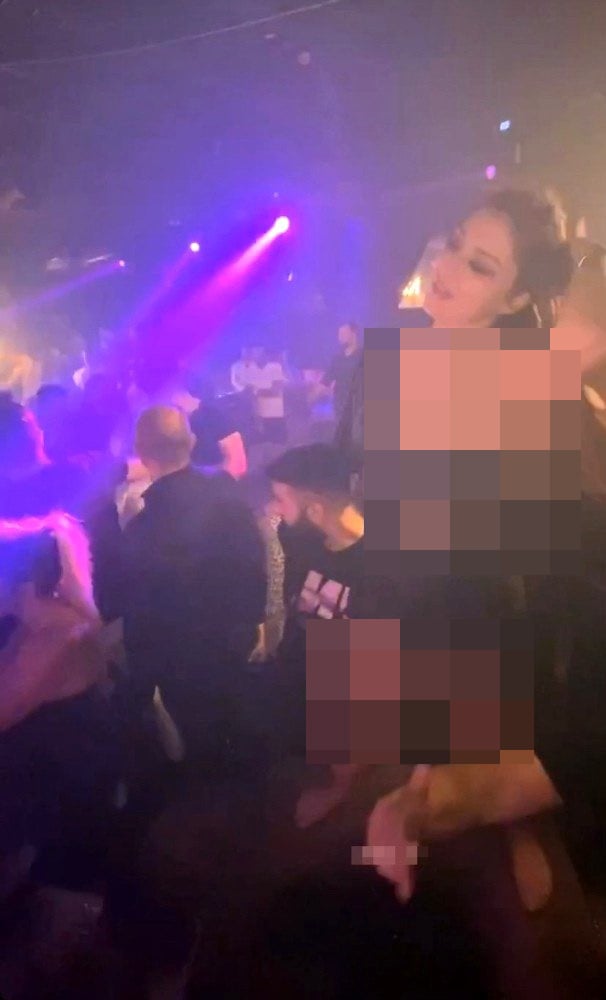 Foto - Vatandaş salgın yayılmasın diye evinden çıkmazken…! Ahlaksızlar parti yapıp eğlendiler