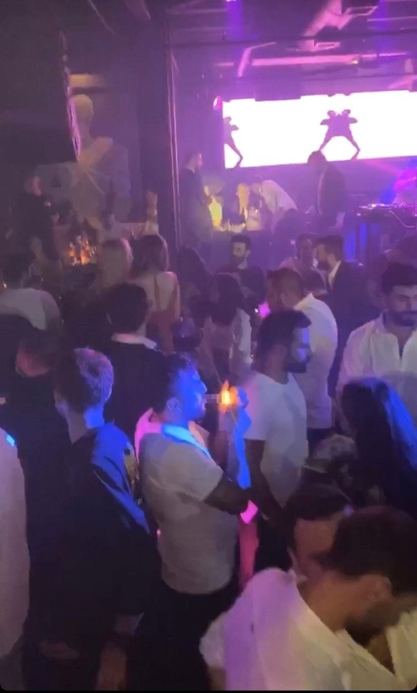 Foto - Vatandaş salgın yayılmasın diye evinden çıkmazken…! Ahlaksızlar parti yapıp eğlendiler