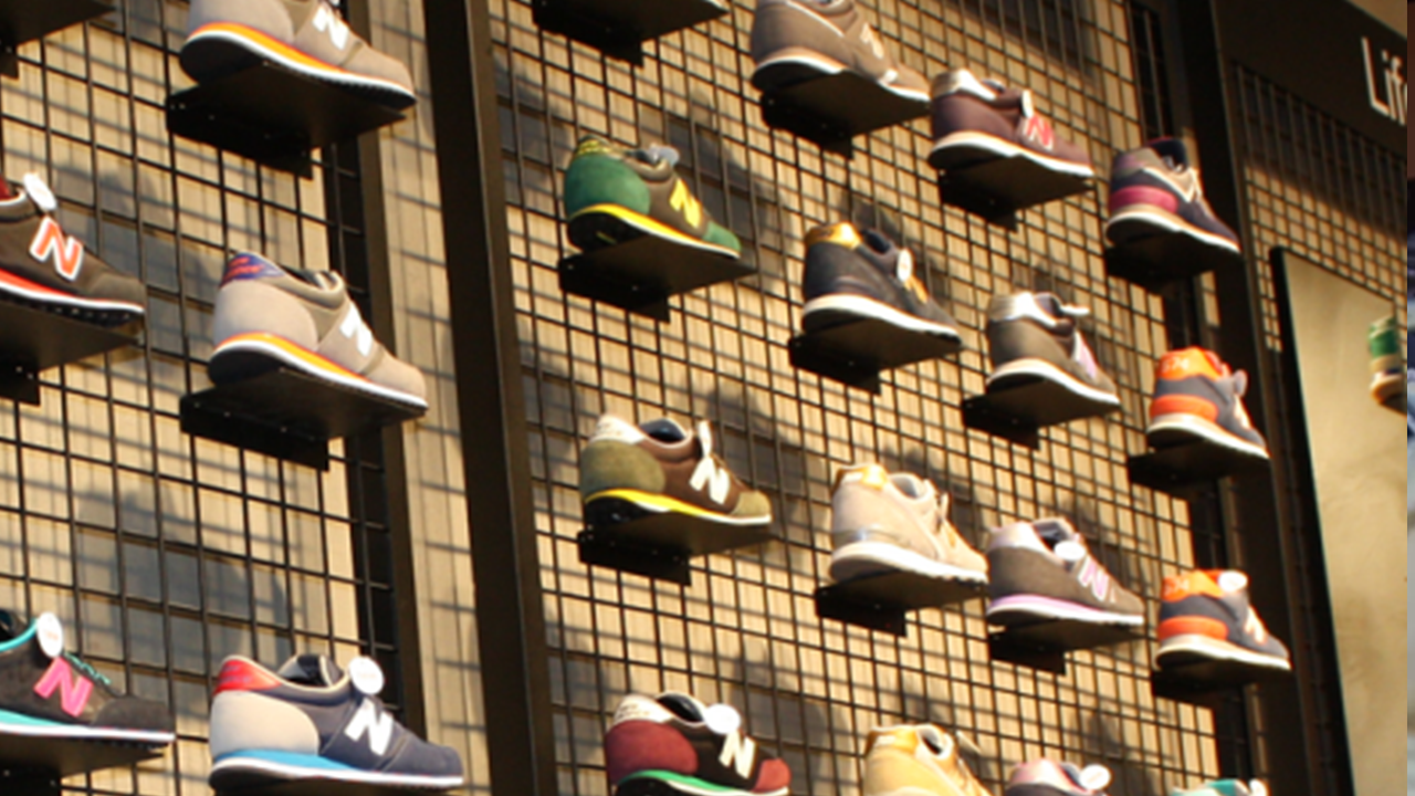 Vatandaş şokta! Türkiye'deki ünlü spor ayakkabı markasında domuz derisi tespit edildi