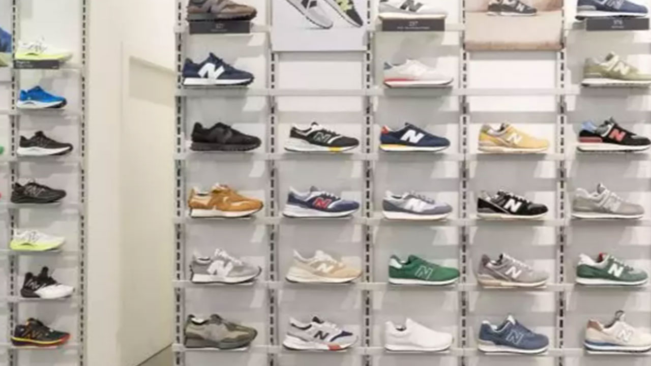 Foto - Vatandaş şokta! Türkiye'deki ünlü spor ayakkabı markasında domuz derisi tespit edildi