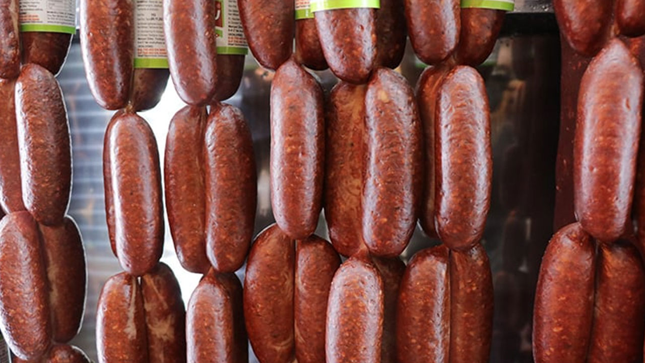Vatandaş ucuz diye almak zorunda kalıyordu: Türkiye'deki 8 sucuk markası hileli çıktı