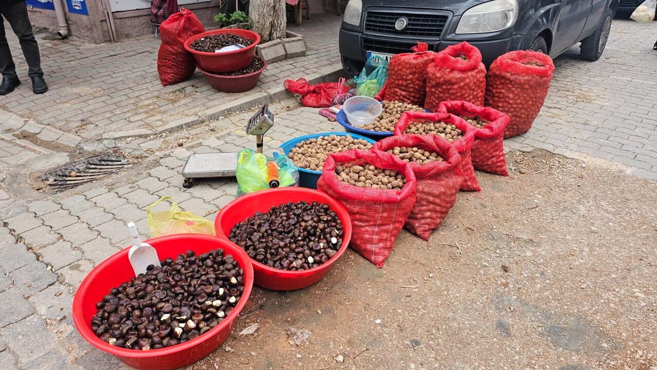 Foto - Vatandaşa neler yediriliyor! Bandırma'da saç spreyli kestane skandalı!