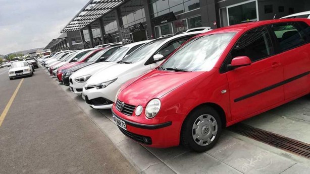 Foto - Vatandaşlar 400 bin lira ve altı otomobillere hücum etti! İşte satılan o arabalar...