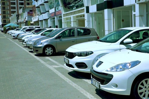 Foto - Vatandaşlar 400 bin lira ve altı otomobillere hücum etti! İşte satılan o arabalar...