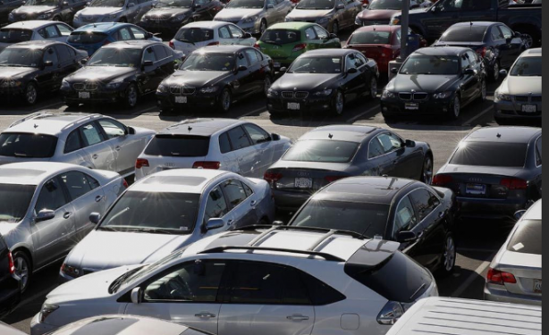 Foto - Vatandaşlar 400 bin lira ve altı otomobillere hücum etti! İşte satılan o arabalar...