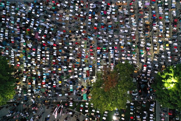 Vatandaşlar akın akın Ayasofya Camii'ne gidiyor