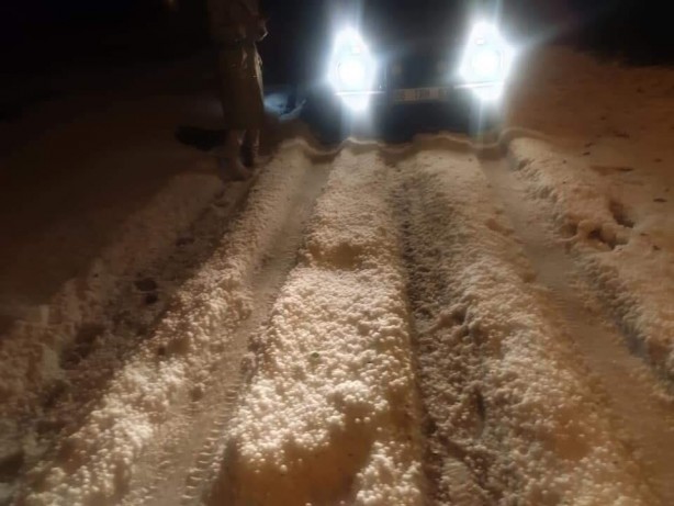 Foto - Vatandaşlar hazırlıksız yakalandı! Önce yağmurun vurduğu ilçe beyaza büründü