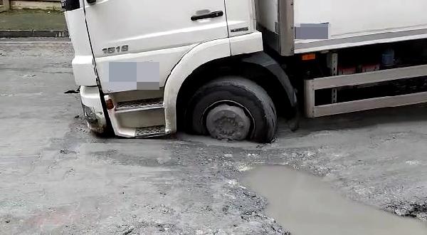 Foto - Vatandaşlar isyanda! 20 günde 4'üncü kez çöktü