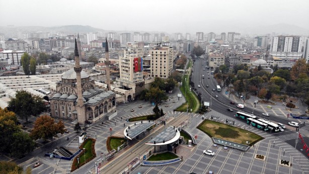 Foto - Vatandaşlar kısıtlamayı yanlış anladı! Sokaklarda in cin top oynuyor