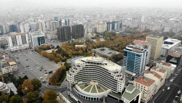 Foto - Vatandaşlar kısıtlamayı yanlış anladı! Sokaklarda in cin top oynuyor
