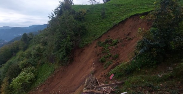 Foto - Vatandaşlar korku dolu anlar yaşadı! Rize'de heyelan